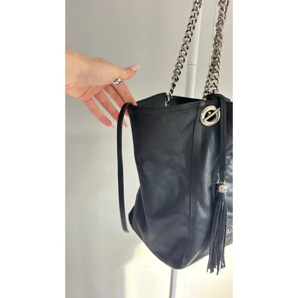 $1,095 Authentic Valentino Tote Bag Black Leather Silver Chain Strap V Logo - Picture 7 of 16